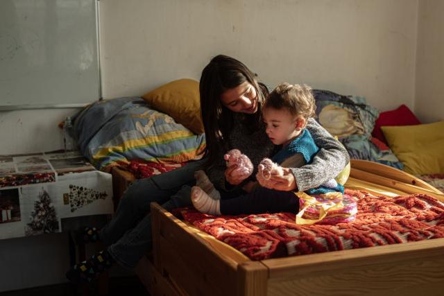 Pro Vita Iași construiește o casă pentru o familie cu 9 copii