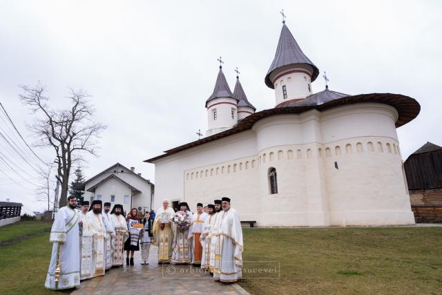 Liturghie arhierească la biserica-monument istoric a Mănăstirii Ilișești