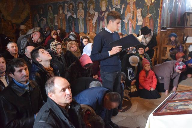 Liturghie arhierească la schitul cu șapte viețuitori