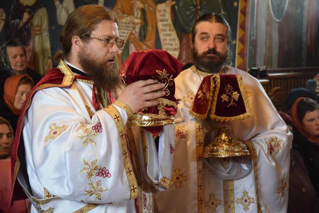 Liturghie arhierească la schitul cu șapte viețuitori