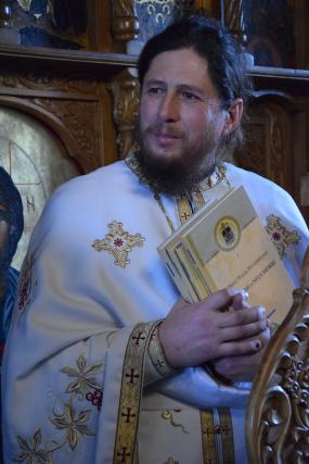 Liturghie arhierească la schitul cu șapte viețuitori