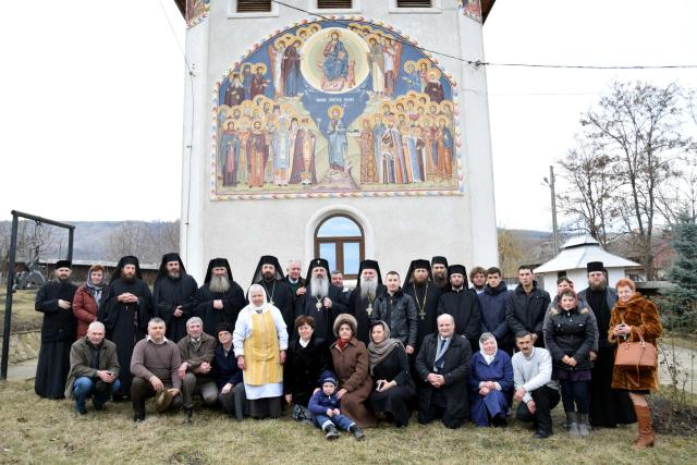 Liturghie arhierească la schitul cu șapte viețuitori