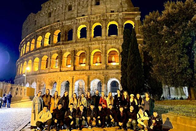 grup de pelerini la Roma