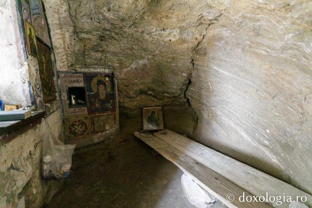 Peștera athonită a Cuviosului Antonie de la Lavra Pecerska