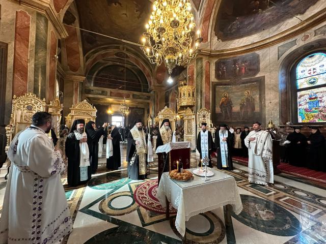 PS Ieronim slujind la Mănăstirea Ghighiu
