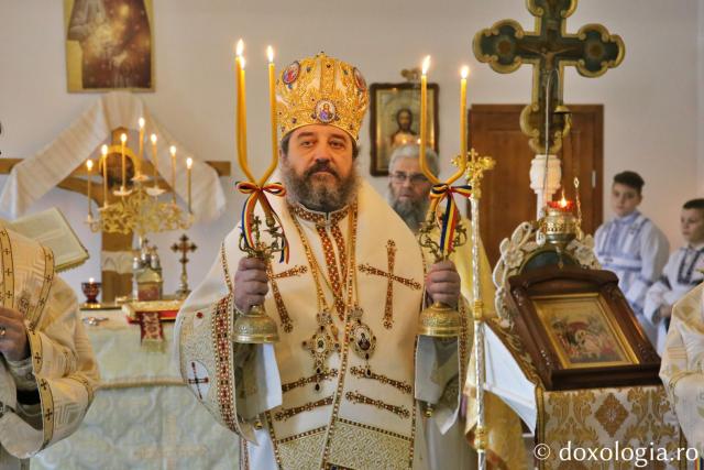 PS Nichifor Botoșăneanul la Sfânta Liturghie