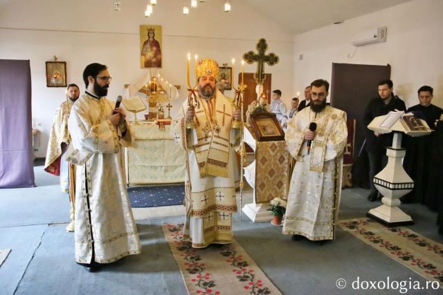 PS Nichifor Botoșăneanul la Sfânta Liturghie