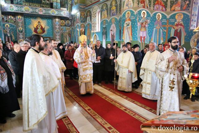 Slujbă arhierească la Parohia Răducăneni, PS Nichifor Botoșăneanul