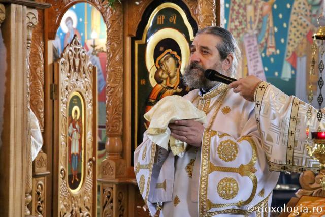 Slujbă arhierească la Parohia Răducăneni, PS Nichifor Botoșăneanul