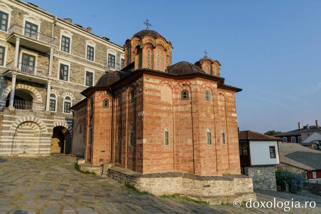Paraclisul Cinstitului Brâu al Maicii Domnului de la Mănăstirea Vatoped