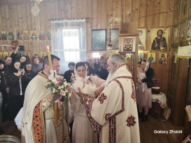 IPS Teofan botează un copil