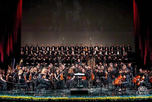 orchestră pe scenă
