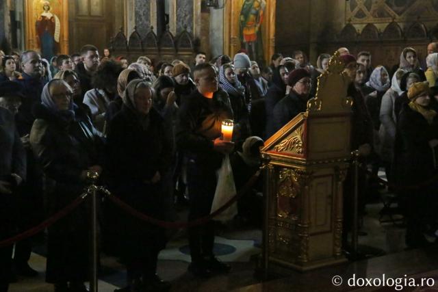 Credincioși la Sfânta Liturghie