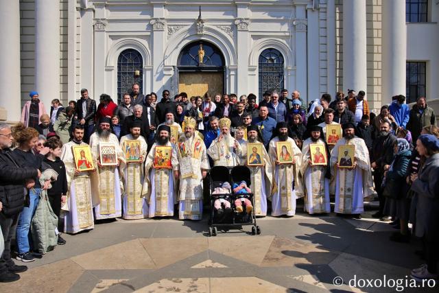 Fotografie de grup la Catedrala Mitropolitană din Iași
