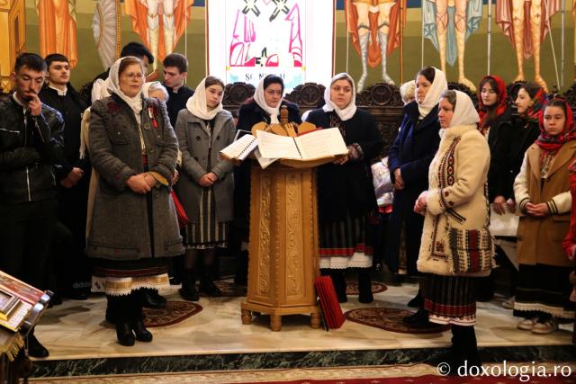 Cor la strană la Sfânta Liturghi