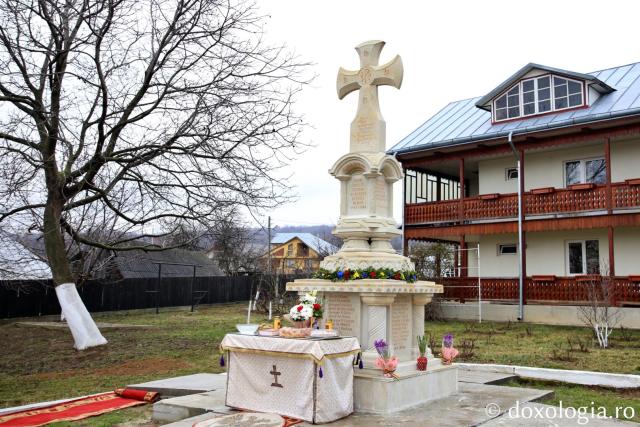 Monumentul ridicat în memoria eroilor din Vlădiceni