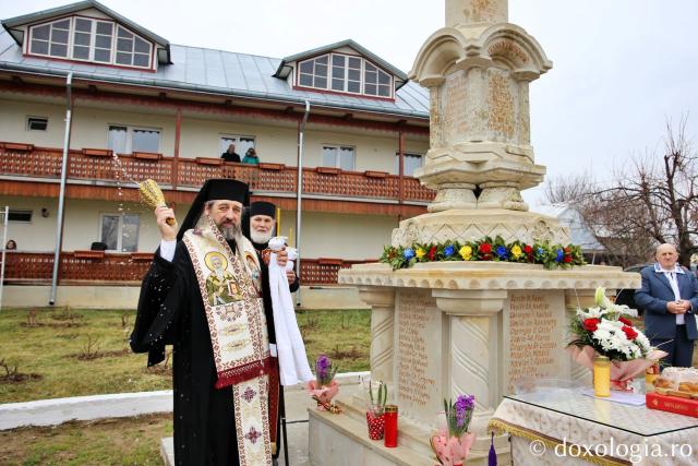 Sfințirea monumentului din Vlădiceni