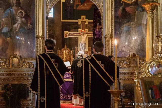 Sfânta Liturghie a Darurilor mai înainte sfințite la Catedrala Mitropolitană din Iaşi