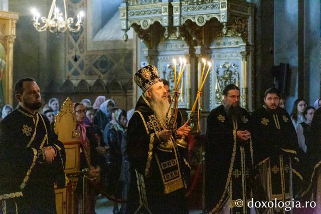 La înjumătățirea Postului IPS Teofan a săvârșit Liturghia Darurilor la Catedrala Mitropolitană din Iași