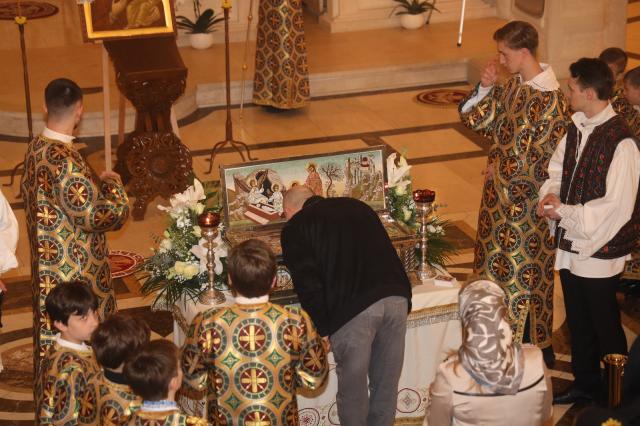 Moaștele Sfintei Mironosiţe Maria Magdalena au ajuns în Parohia „Sfinţii Trei Ierarhi” din La Courneuve, Paris
