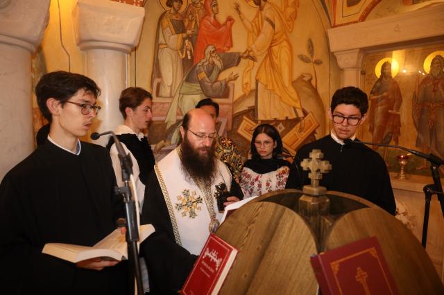 Moaștele Sfintei Mironosiţe Maria Magdalena au ajuns în Parohia „Sfinţii Trei Ierarhi” din La Courneuve, Paris
