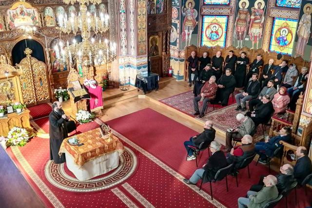 Seară duhovnicească dedicată duminicii Sfintei Cruci, la Parohia Precista 2 din Piatra Neamț