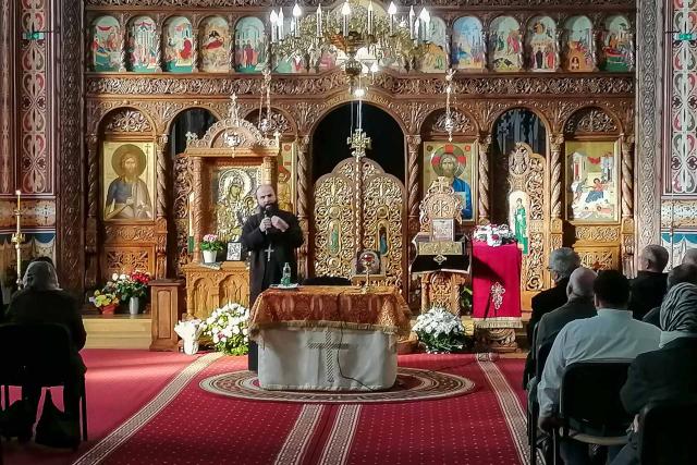 Seară duhovnicească dedicată duminicii Sfintei Cruci, la Parohia Precista 2 din Piatra Neamț