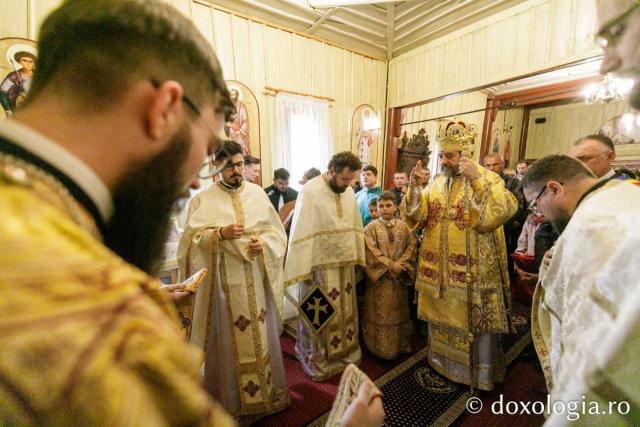 Slujiri arhierești în două parohii din județele Neamț și Iași