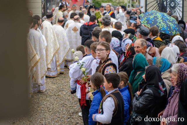 Sfințirea bisericii „Sfinții Împărați Constantin și Elena” din Ruseni - Borlești