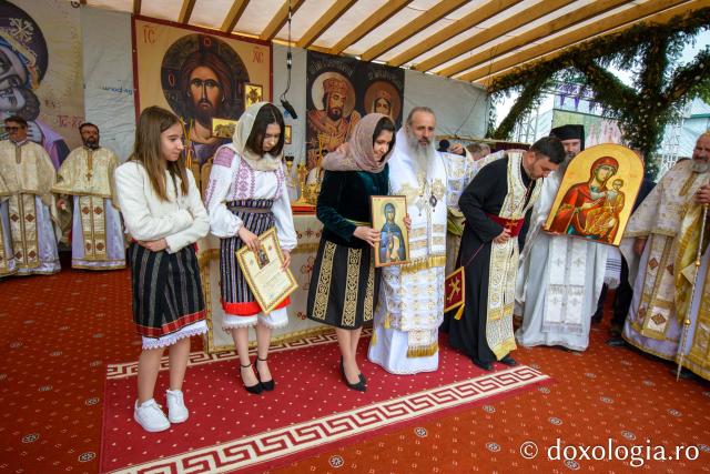 Sfințirea bisericii „Sfinții Împărați Constantin și Elena” din Ruseni - Borlești