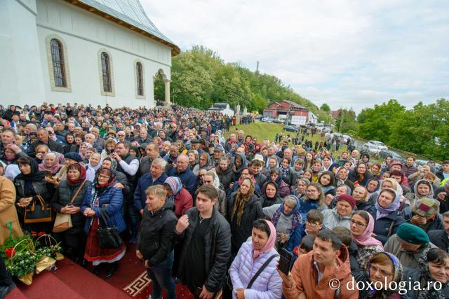 Sfințirea bisericii „Sfinții Împărați Constantin și Elena” din Ruseni - Borlești