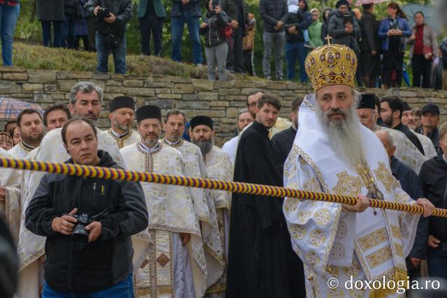 Sfințirea bisericii „Sfinții Împărați Constantin și Elena” din Ruseni - Borlești