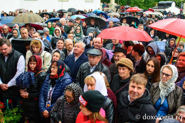 Sfințirea bisericii „Sfinții Împărați Constantin și Elena” din Ruseni - Borlești