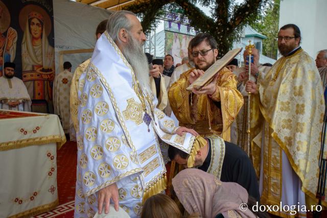 Sfințirea bisericii „Sfinții Împărați Constantin și Elena” din Ruseni - Borlești