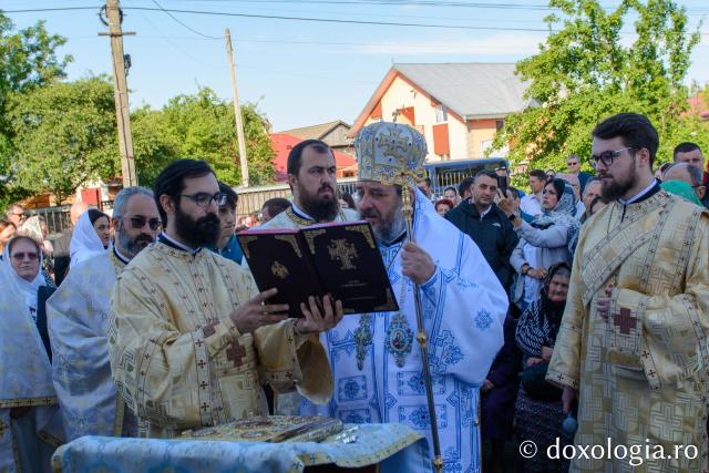 Biserica din Dragalina, resfințită de PS Nichifor Botoșăneanul