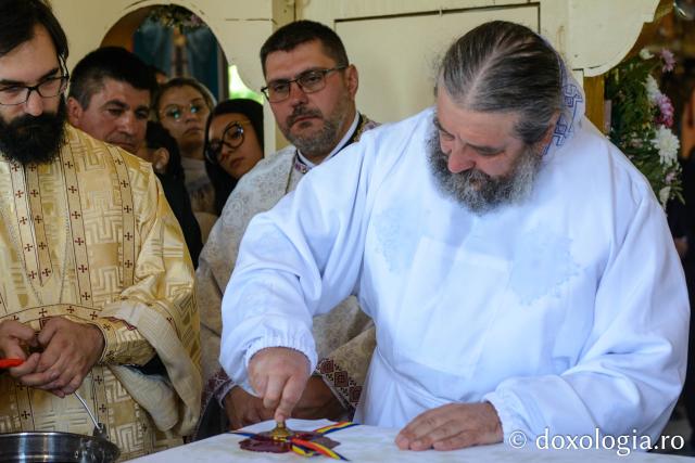 Biserica din Dragalina, resfințită de PS Nichifor Botoșăneanul