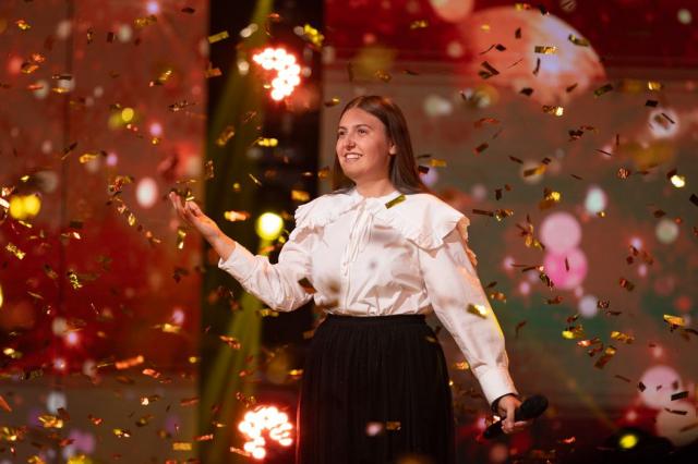 Ana Nuță, fata de strană din Craiova, concurează pentru marele premiu la finala Românii au Talent