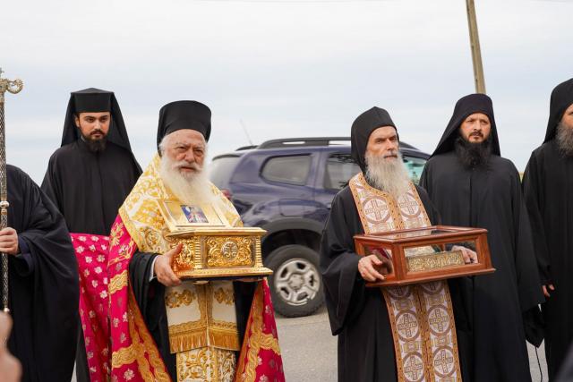 aducerea moaștelor Sfinților Ioan Rusul și Luca al Crimeei