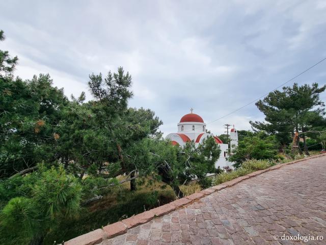 Pași de pelerin la Biserica „Sfânta Cuvioasă Teoctista” din Molivos, Insula Lesvos