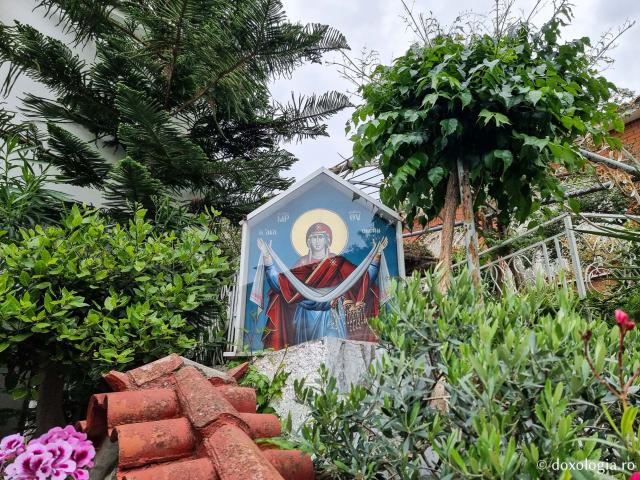 Cimitirul Mănăstirii „Sfântul Rafail” din Insula Lesvos