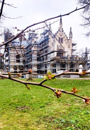 Castelul Sturdza este în proces de restaurare, dar încă poate fi vizitat la interior. Pe lângă castel, Domeniul Miclăușeni mai cuprinde parcul și mănăstirea cu hramul Buna Vestire.