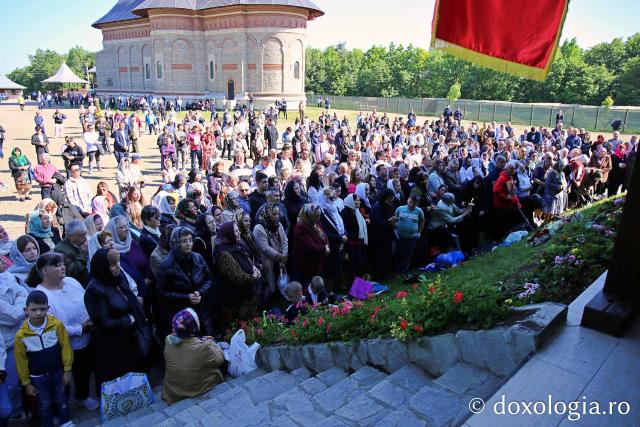 credincioși la hramul Mănăstirii Sângeap-Basaraba
