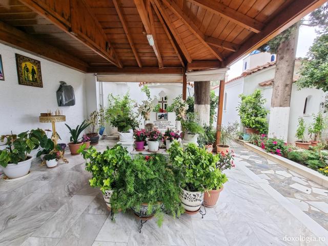 Mormântul Stareței Evghenia – monahia care a construit Mănăstirea „Sfântul Mucenic Rafail” din Insula Lesvos