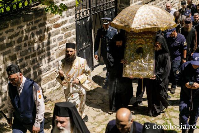 Procesiunea cu icoana Maicii Domnului „Axion Estin”