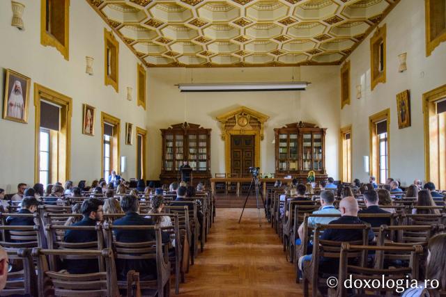Premii pentru olimpicii la disciplinele de specialitate din cadrul Seminariilor Teologice și vocaționale