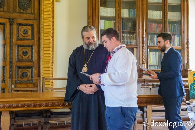 Premii pentru olimpicii la disciplinele de specialitate din cadrul Seminariilor Teologice și vocaționale