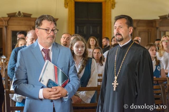Premii pentru olimpicii la disciplinele de specialitate din cadrul Seminariilor Teologice și vocaționale
