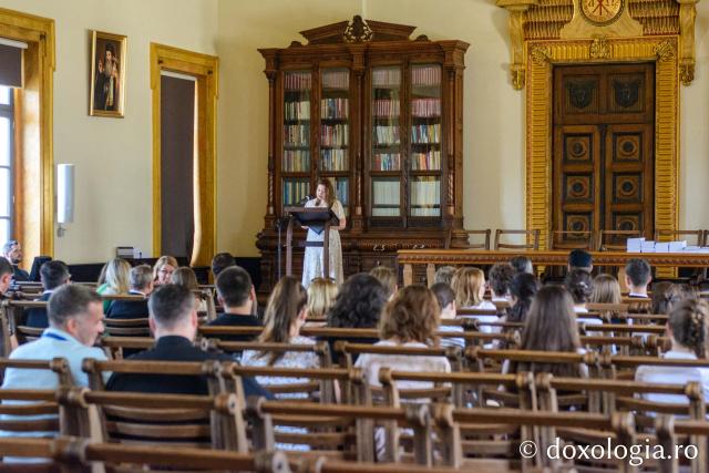 (Video) Premii pentru olimpicii din cadrul Seminariilor și Liceelor Teologice ale Arhiepiscopiei Iașilor