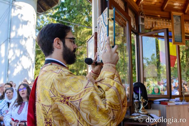 Binecuvântare arhierească la hramul Mănăstirii Lacuri - Hârlău