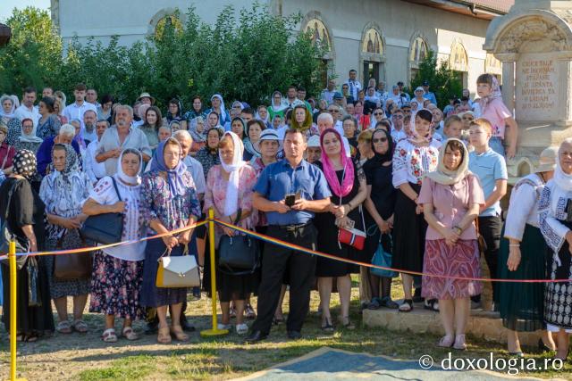Pictura bisericii „Sfinții Apostoli Petru și Pavel” din cartierul botoșanean ANL Cișmea a fost sfințită